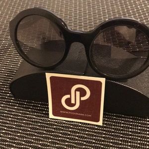 🕶 Prada Round Black Sunglasses 🕶